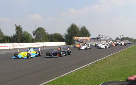 Det ser ikke ud til at der denne weekend bliver samme trængsel i Formel Renault 2000 klassen som sidste år! (Foto: Motorsporten.dk)